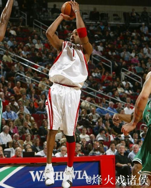 米奇16分钟表现高效：14分6板1助攻1抢断，投篮命中率60%